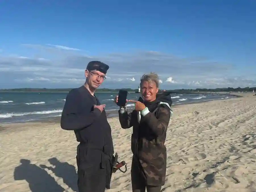 IPhone im Sand verloren